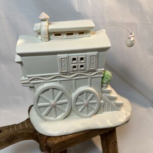 DEPT 56 Vintage White Carriage‎ House Night Light 1995 Nightlight Easter Spring